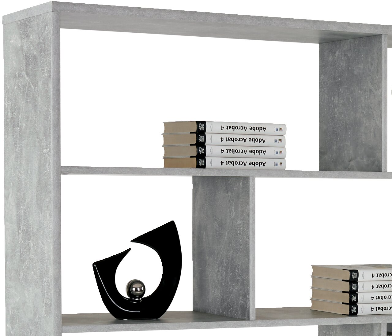 Grauer Raumteiler oder Regal MEGGY mit mehreren Fächern, dekoriert mit Büchern und einer modernen schwarzen Skulptur. Perspektive von vorne.