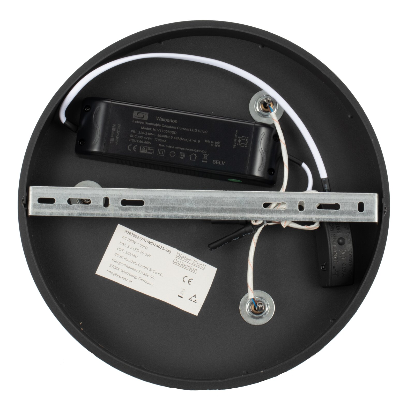 Ronde zwarte led-plafondlamp met ingebouwde led-driver, aansluitkabels en metalen montagebeugel, achterkant/onderkant gezien van achteren