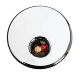 Vogelperspektive auf ein Gewürzkarussell mit acht Gläsern, gefüllt mit verschiedenen Gewürzen.