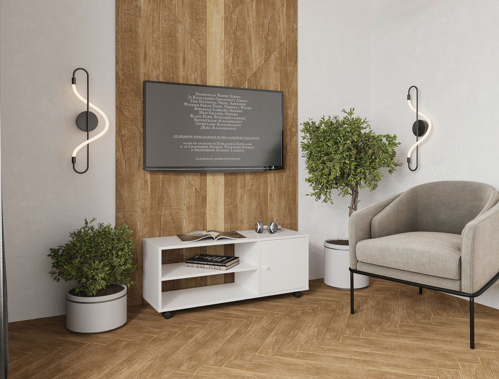 BOXXX TV-Rollwagen breit MAJA Moderner TV-Rollwagen in einem stilvollen Wohnzimmer, frontal betrachtet, mit Pflanzen und einem Sessel.