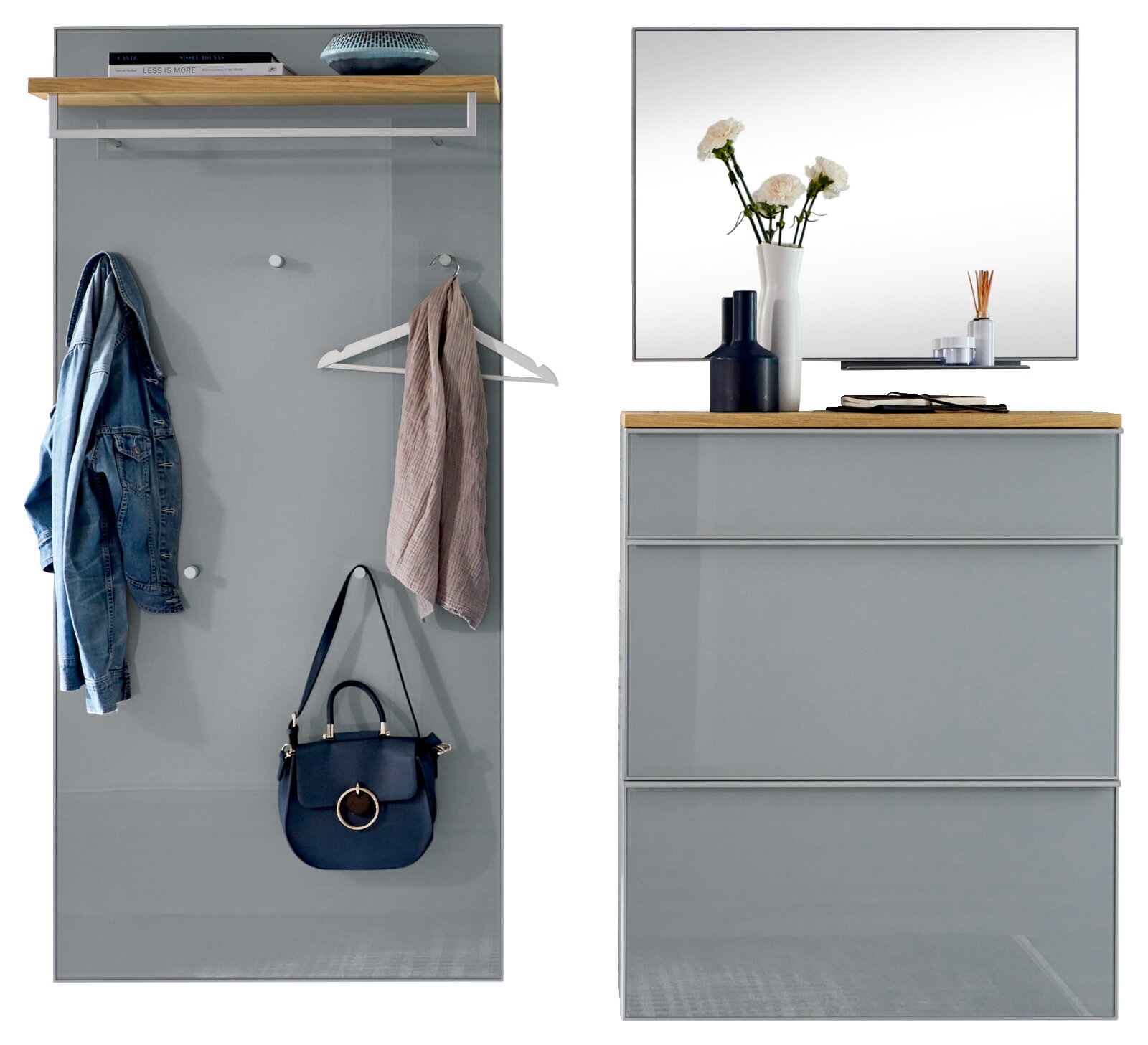 Frontansicht eines modernen Garderoben-Sets in Grau mit Glasoptik und Holzablage: links Wandpaneel mit Haken und Ablage, rechts Schuhschrank/Kommode mit Spiegel und Deko