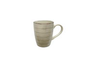 Beige Tasse mit Henkel, seitliche Perspektive