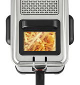 Ansicht von oben auf die Fritteuse Filtra Pro Inox mit einem Sichtfenster, durch das Pommes Frites zu sehen sind.
