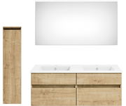 Frontale Ansicht einer modernen Badkombination mit zwei Waschbecken, einem großen Spiegel und einem hohen, schmalen Schrank in Holzoptik.