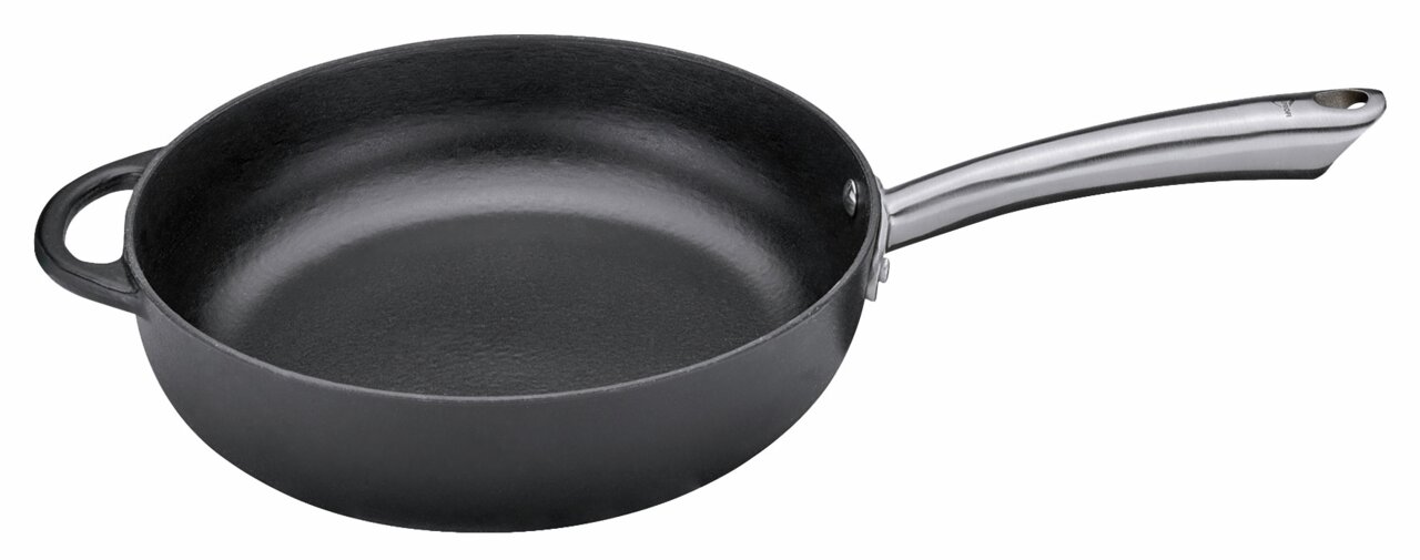 Schwarze, hohe Bratpfanne mit langem Griff, seitliche Perspektive