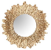 Runder Spiegel mit einem goldfarbenen, wellenförmigen Rahmen, aus der Frontalperspektive betrachtet.