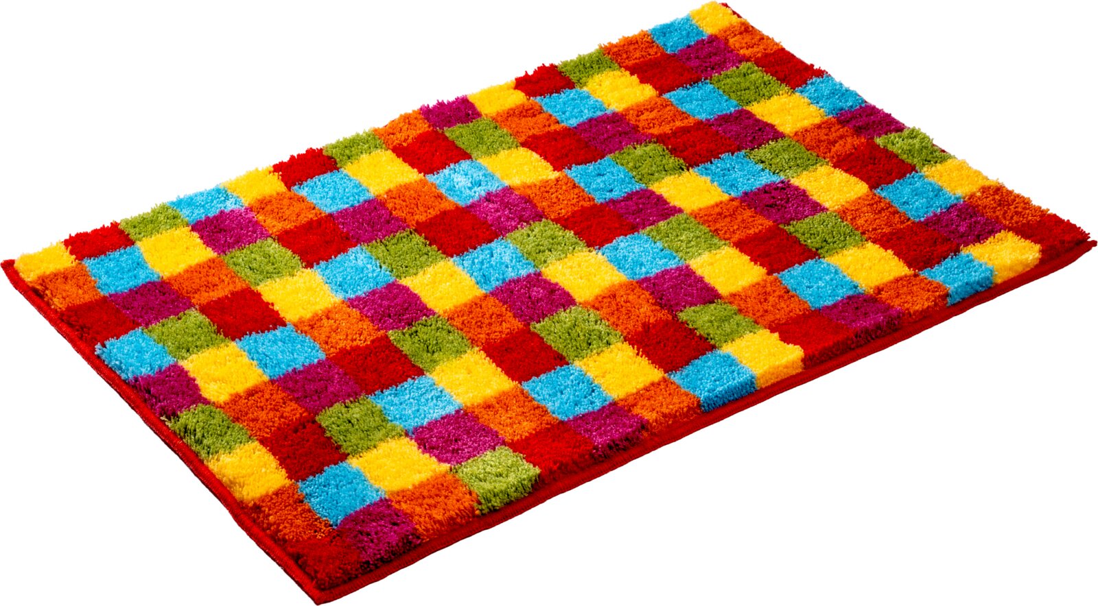 Grund Badteppich CINDY Bunter, flauschiger Badteppich mit quadratischem Patchwork-Muster in Rot, Gelb, Blau, Grün, Orange und Pink, in schräger Draufsicht (3/4-Perspektive) auf weißem Hintergrund