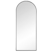 Schlichter Wandspiegel mit abgerundetem Bogen oben und schwarzem Rahmen, Frontalansicht