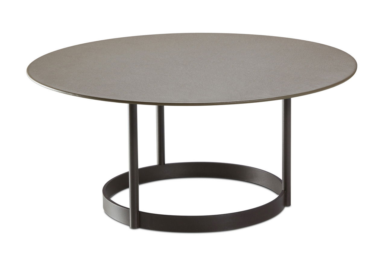 Runder Couchtisch mit Metallgestell und glatter Tischplatte, seitliche Perspektive