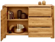 Balkenkommode aus Holz mit geöffneter Tür und Schubladen, dekoriert mit Büchern, Vasen und einer Schale. Frontalansicht.