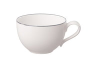 Weiße Kaffeetasse mit elegantem Henkel, seitliche Perspektive
