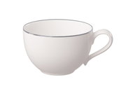 Weiße Kaffeetasse mit elegantem Henkel, seitliche Perspektive