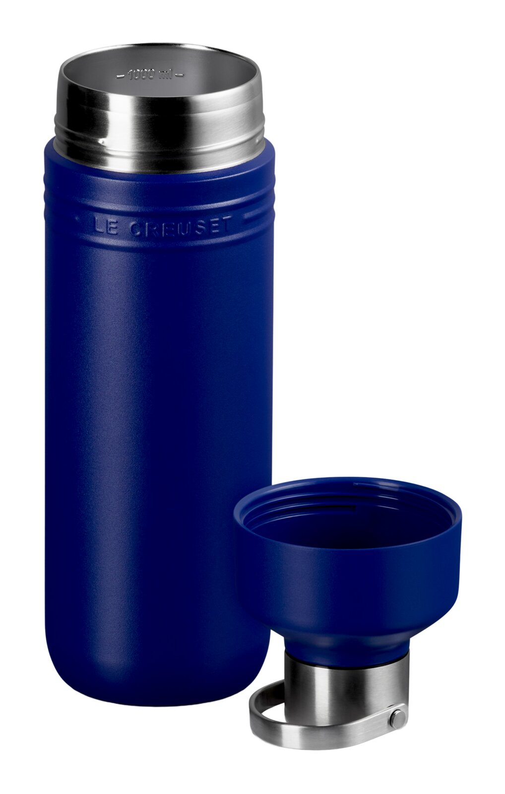 LE CREUSET Trinkflasche Azure ON THE GO Blaue Trinkflasche 1L Azure mit abgenommenem Deckel, seitliche Perspektive