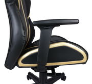 Seitliche Ansicht eines schwarzen Gaming-Stuhls mit goldenen Akzenten und Armlehne