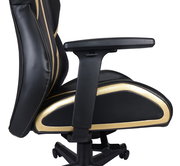 Seitliche Ansicht eines schwarzen Gaming-Stuhls mit goldenen Akzenten und Armlehne