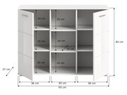 Weiße Kommode mit zwei geöffneten Türen, neun Fächern und den Maßen 82 cm Höhe, 110 cm Breite und 37 cm Tiefe, frontal betrachtet.