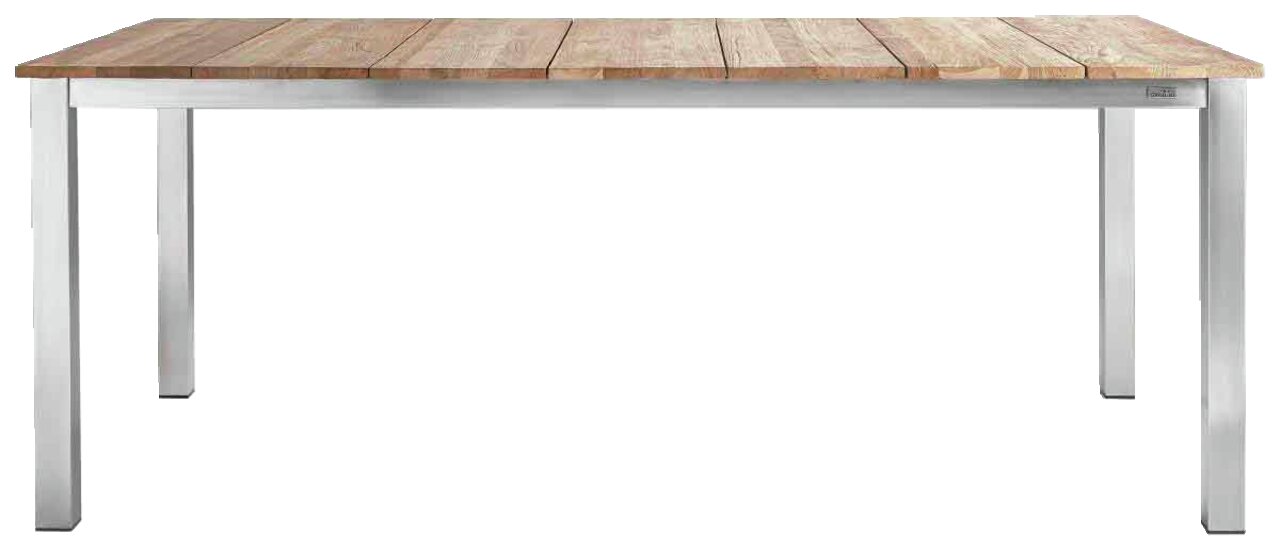 Moderne tuintafel van hout en metaal, van voren gefotografeerd