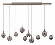 Moderne LED-Pendelleuchte mit neun kugelförmigen Glaskörpern, von vorne betrachtet.