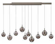 Moderne LED-Pendelleuchte mit neun kugelförmigen Glaskörpern, von vorne betrachtet.