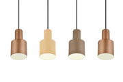 Vier moderne Pendelleuchten AGUDO in verschiedenen Farben, von links nach rechts: Kupfer, Beige, Braun und Kupfer, aus der Vorderansicht.