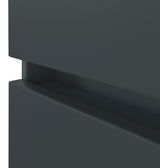 Nahaufnahme eines dunkelgrauen Waschtisch-Sets mit modernem Design und glatten Oberflächen.