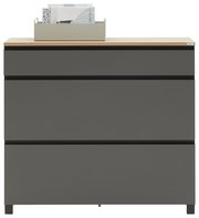 Moderner Schuhschrank in grauer Farbe mit drei Schubladen, Holzoberfläche und dekorativer Ablage, frontale Ansicht.