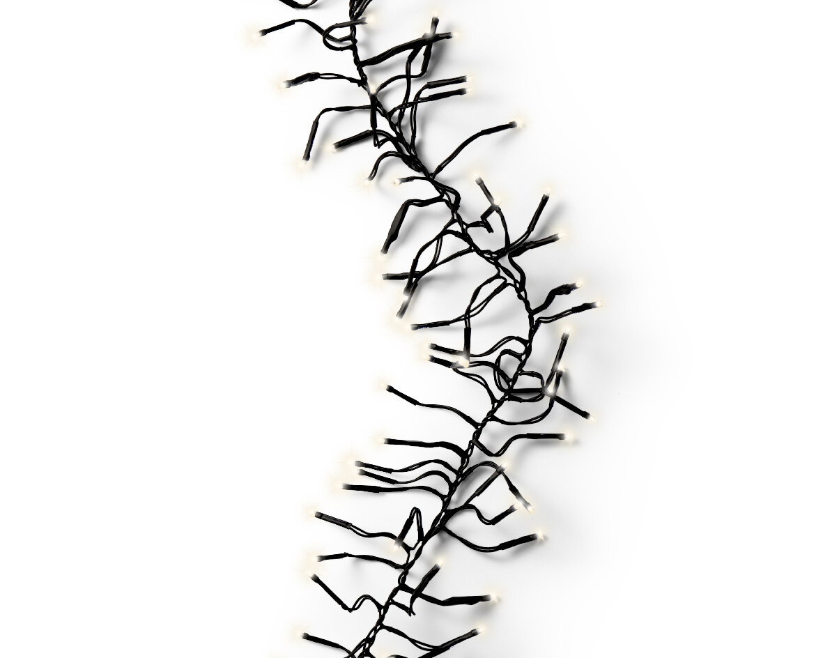 LED Clusterbeleuchtung aus der Vogelperspektive mit warmweißen Lichtern auf schwarzem Kabel.