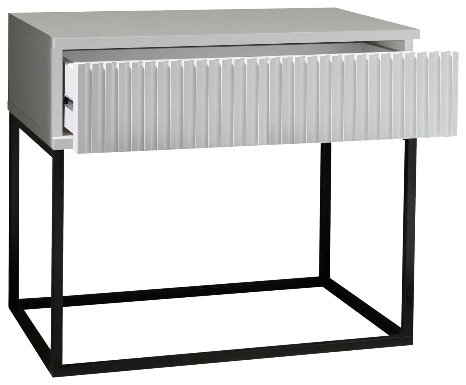 Moderne Nachtkommode mit geriffelter Schubladenfront und schwarzem Metallgestell, Perspektive von vorne.