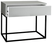 Moderne Nachtkommode mit geriffelter Schubladenfront und schwarzem Metallgestell, Perspektive von vorne.