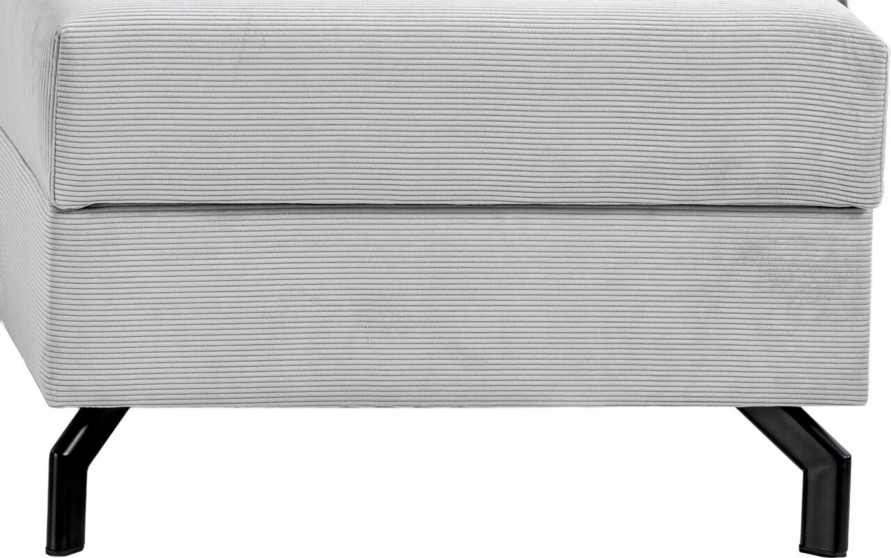 Nahaufnahme eines grauen Schlafsofas in L-Form mit schwarzen Metallbeinen, seitliche Perspektive