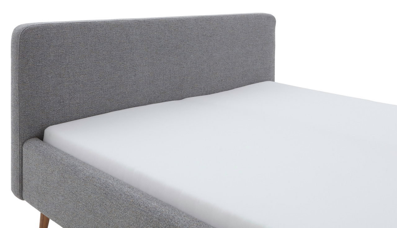 Graues Polsterbettgestell mit schlichtem Design, seitliche Perspektive