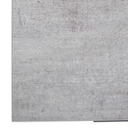 Nahaufnahme der Oberfläche eines Eckschreibtisches in Betonoptik, perspektivisch von oben betrachtet.