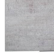 Nahaufnahme der Oberfläche eines Eckschreibtisches in Betonoptik, perspektivisch von oben betrachtet.