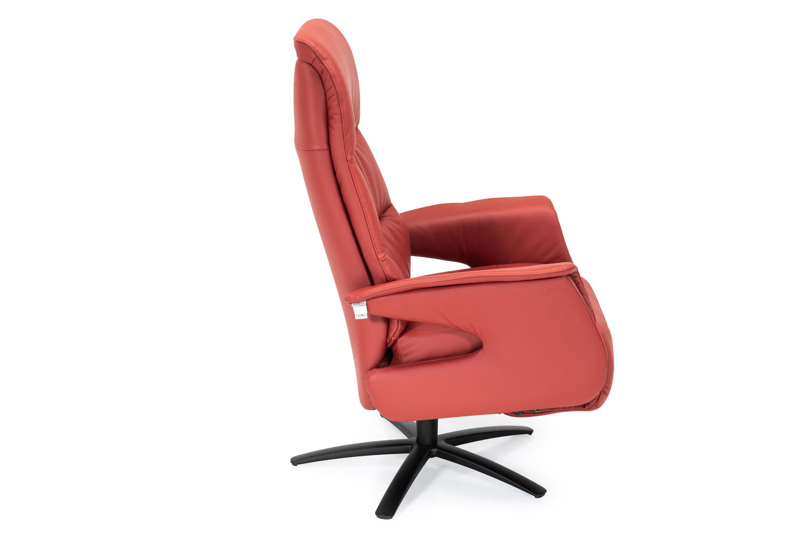 Seitenansicht eines roten Relaxsessels Welnova 8102 SLIMLINE 2.0 mit schwarzem Drehfuß.