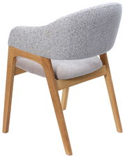 Rückansicht eines modernen Armlehnstuhls mit grauem Stoffbezug und Holzgestell.