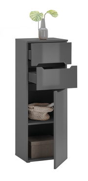 Hochkommode in dunklem Grau mit zwei offenen Schubladen und einer offenen Tür, dekoriert mit einer Vase und Pflanzen, seitliche Perspektive.