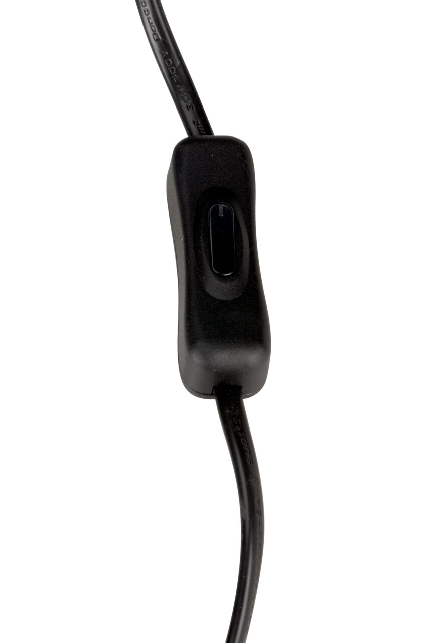 Nahaufnahme eines schwarzen Kabelschalters für eine Tischleuchte