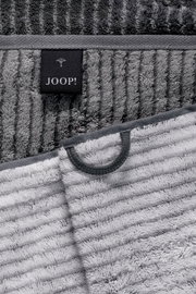 Graues Saunatuch mit Joop-Label, Nahaufnahme der Textur und Kante.