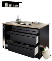 Moderne Kücheninsel mit schwarzem Korpus und Holzarbeitsplatte, ausgestattet mit offenen Schubladen und seitlichem Regal, aus der Perspektive von vorne rechts.