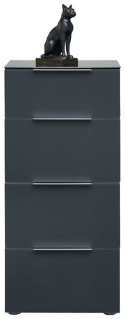 Hochkommode in dunklem Grau mit vier Schubladen, darauf eine schwarze Katzenfigur. Frontalansicht.