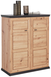 Schuhschrank aus Holz mit zwei Türen und einer Schublade, dekoriert mit Vasen und einer Zeitung, Frontalansicht