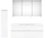 Frontansicht einer modernen weißen Badkombination mit Spiegelschrank, Waschbeckenunterschrank und hohem Seitenschrank.