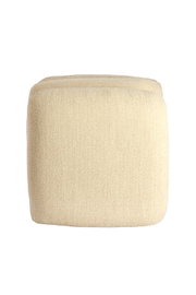 Beige poef in rechthoekige vorm, gefotografeerd van voren.
