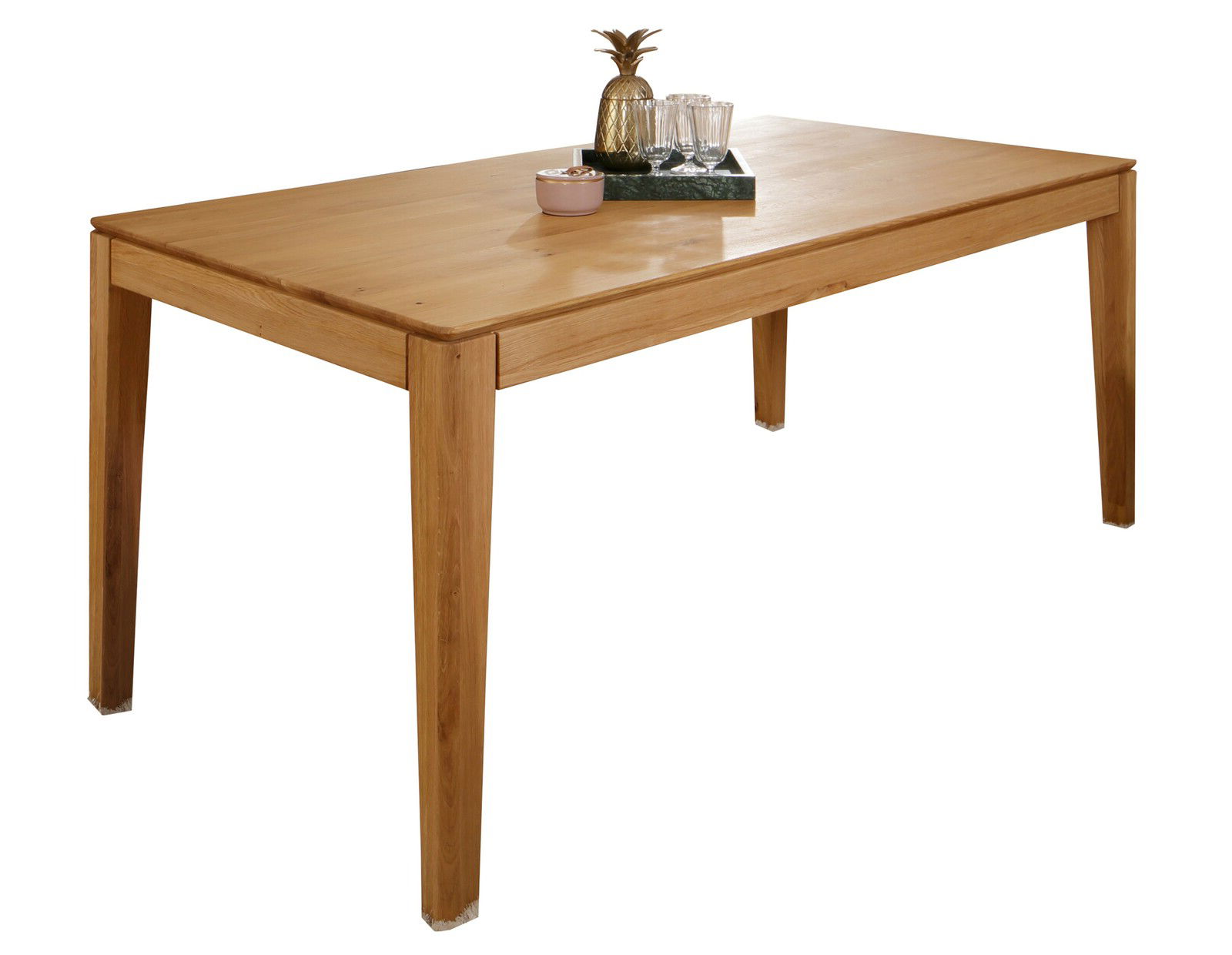 Holzesstisch mit rechteckiger Tischplatte, dekoriert mit Gläsern und einer Ananas, seitliche Perspektive