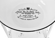 Runde weiße Emaille-Schüssel mit schwarzem Rand und französischem „L’hotel De La Petite Fleur PARIS“-Aufdruck, von oben fotografiert