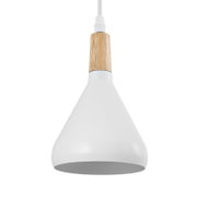 Moderne Hängeleuchte mit weißem, konischem Schirm und Holzdetail, Ansicht von vorne