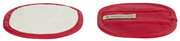 Zwei rote Topf-Griffschützer aus Stoff, Vorder- und Rückansicht, mit Le Creuset-Logo.