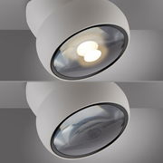 LED-Deckenleuchte in Nahaufnahme, seitliche Perspektive, leuchtend und ausgeschaltet