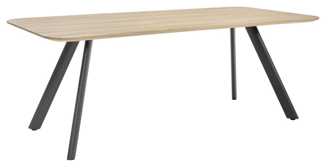 Moderner Esstisch mit heller Holzplatte und schrägen schwarzen Metallbeinen, seitliche Perspektive