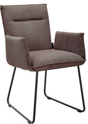 Moderner Armlehnstuhl mit gestreiftem Stoffbezug in seitlicher Perspektive